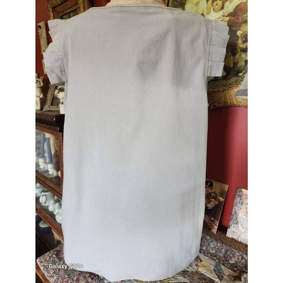 F56 Sheilay Gray Top with Flower - Picture 3 of 7